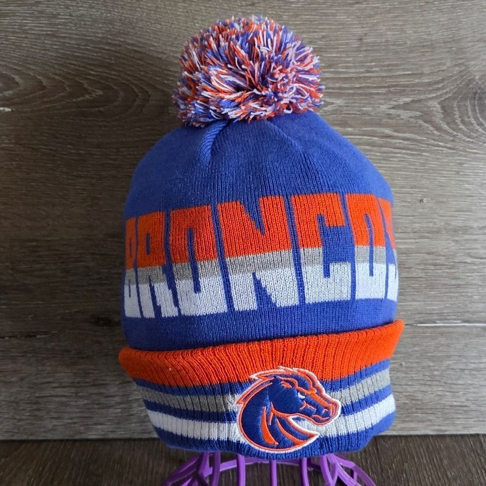 NEW Captivating Boise State Broncos Pom Beanie